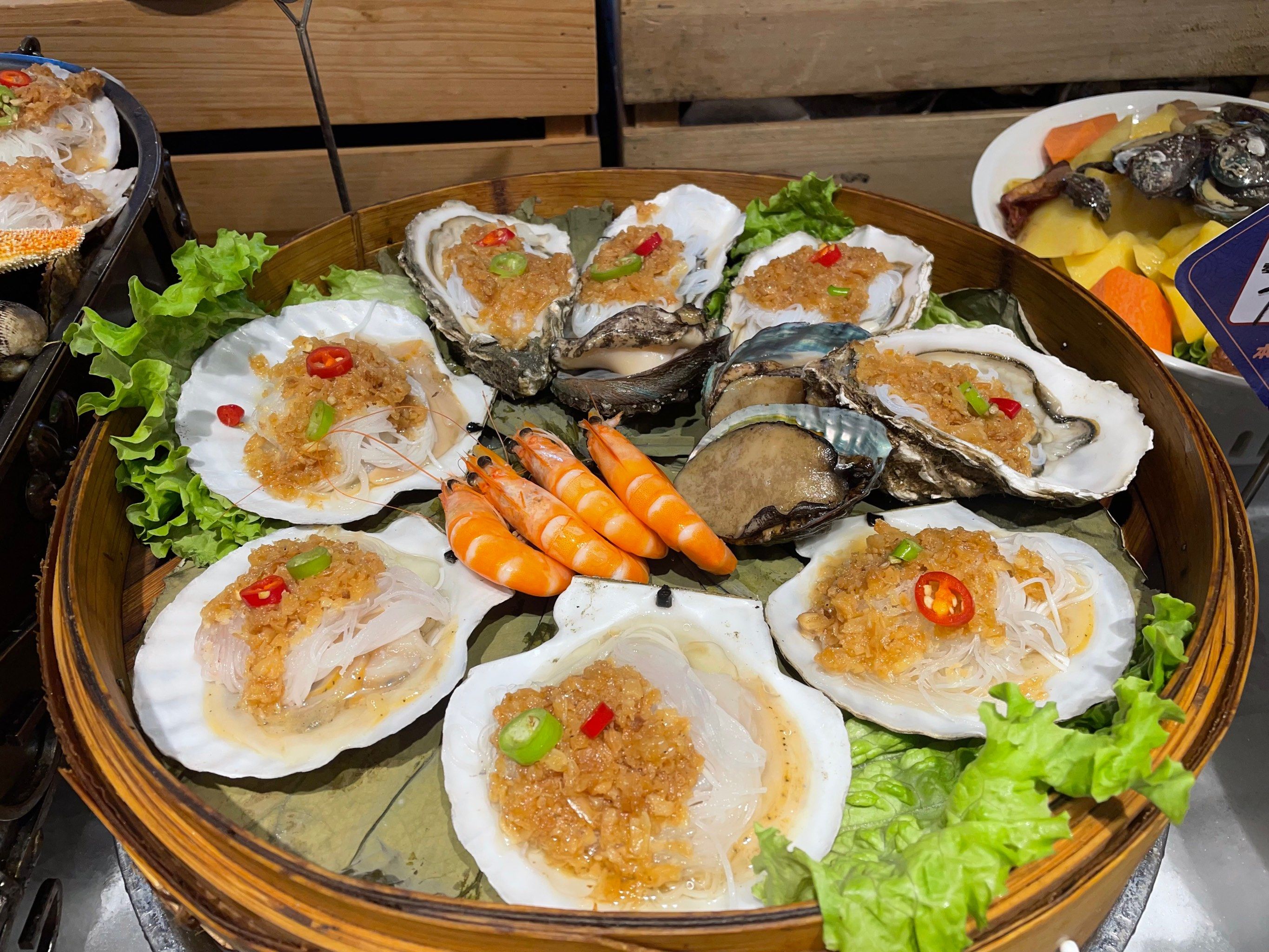 日月明小渔村星海公园店海鲜来袭