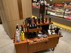 零售区-星巴克臻选(上海虹桥新天地三店)