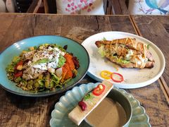 鲜虾牛油果沙拉-HIGH FIVE哈福手工汉堡(桂林路店)