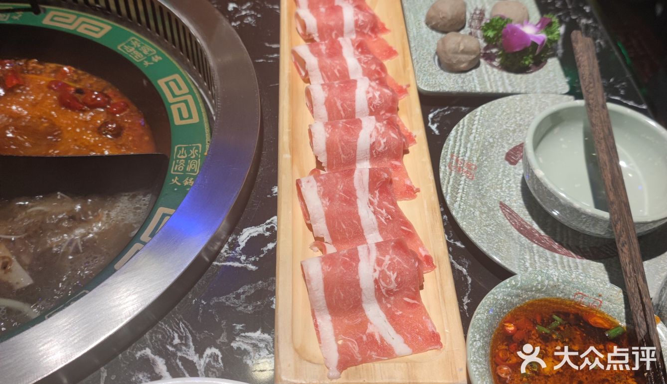 洞为主 题的火锅在长沙还是第一次体验，环境好又有特色