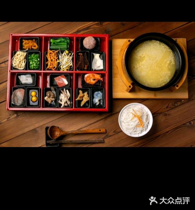 勺子米线·云南传统小吃市集(四方街店)传统过桥米线图片