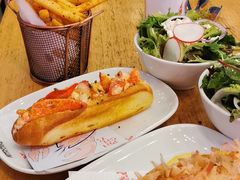 -Pinchy's Lobster & Champagne Bar