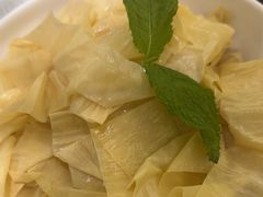 -红鼎豆捞·非遗鲍皇汤火锅(宝丰路店)