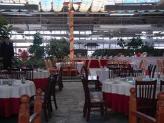 -红栌温泉山庄生态美食餐厅