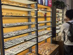 -优医视平价眼镜蔡司依视路折扣工厂店(十里堡店)