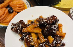 Plum-Flavored Spare Ribs with Rice Cake