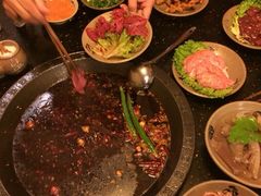 茅草房生态火锅山庄-茅草房·河畔园林火锅
