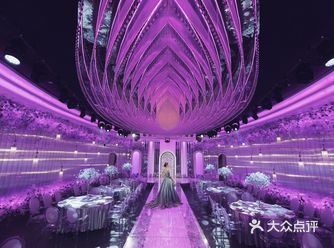 绚丽的紫红色婚礼，闪耀一生的幸福