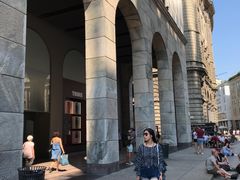 -文艺复兴百货(米兰大教堂广场店)