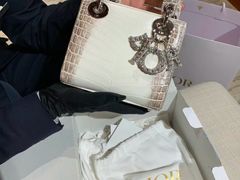 -用真奢侈品名表名包回收中心(朝阳万达店)