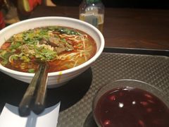 -爆炸头阿姨小四川正宗川味小吃(无任何分店)