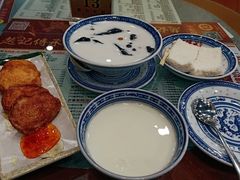 -赵记传承特色牛奶甜品(泉城广场店)