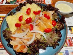 菠萝鸡排沙拉-路易十三西餐厅(西关新天地店)