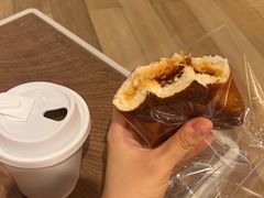 -天井·丑面包搭咖啡