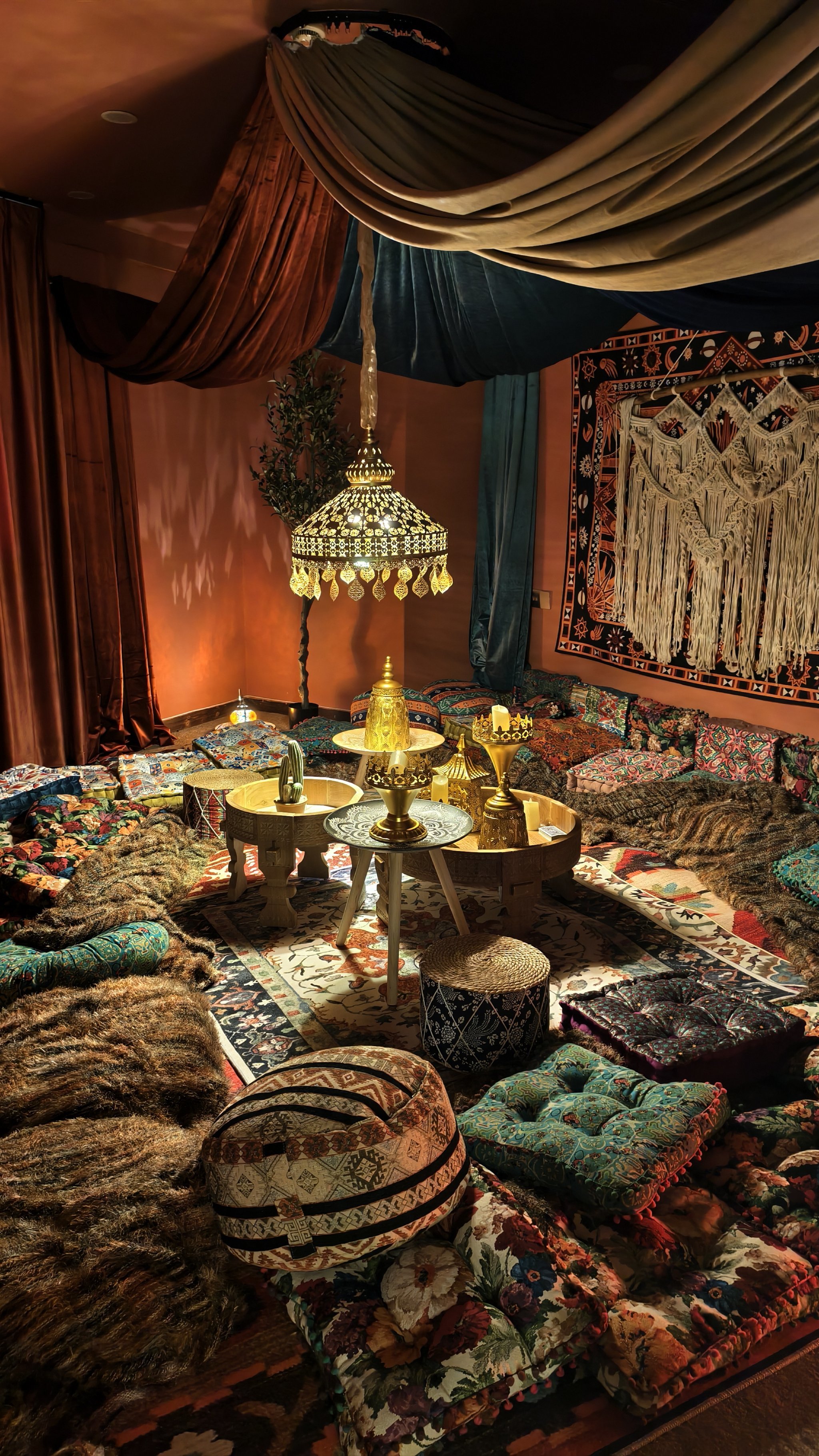 惊现不知名红房子