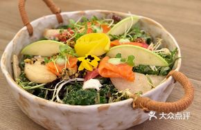 Mango Pomelo Salmon Salad