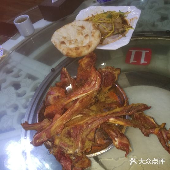 老杨热依汗古丽馕坑烤肉