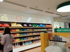 -m豆巧克力世界(上海世茂广场店)