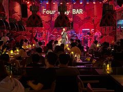 -FOUR PLAY BAR