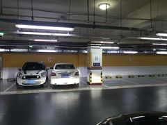 -汉商武展购物中心-停车场