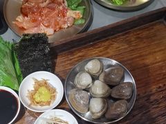 -围炉肉舍•炭烤活鳗•丹东海鲜烤肉(步行街店)