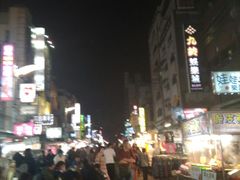 -六合夜市