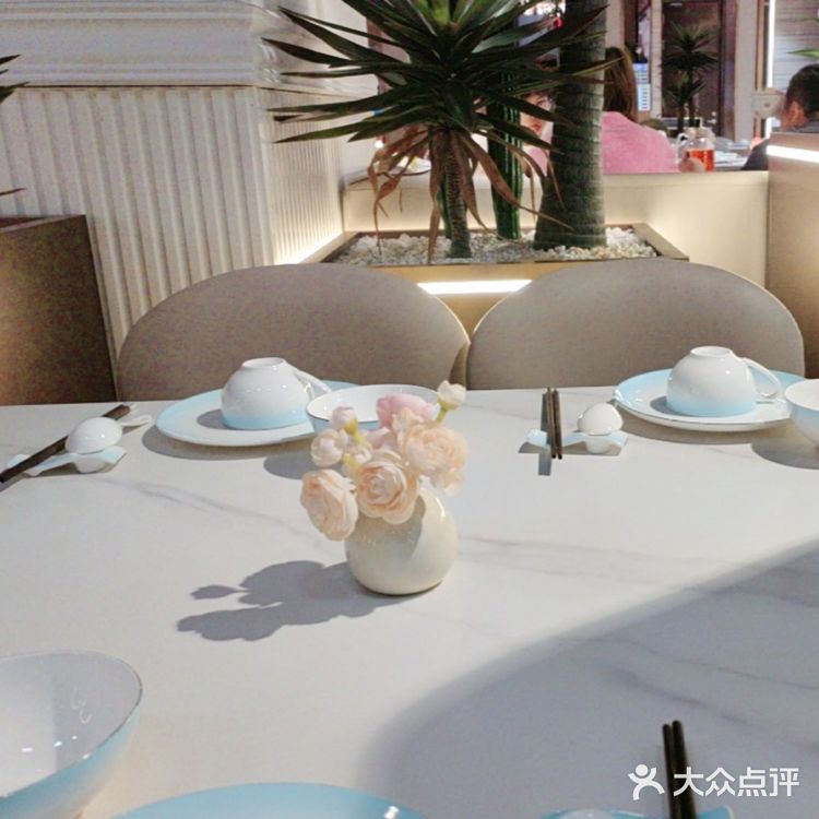 丝路花雨语餐厅