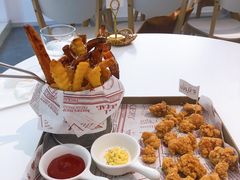 -露露家咖啡店