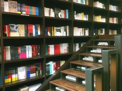 -钟书阁(松江泰晤士小镇店)