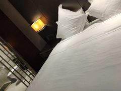 -武汉光谷广场杨家湾地铁站怡程酒店