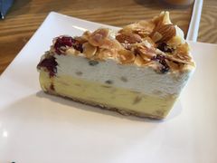 坚果派对风味酸奶慕斯蛋糕-星巴克(北京王府井店)