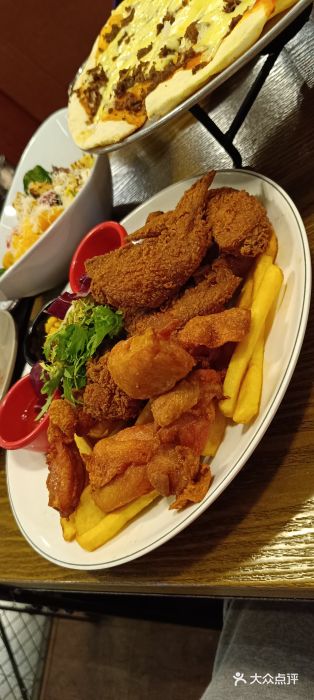 机器人火炉披萨(爱琴海店)炸鸡拼盘图片