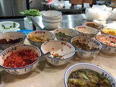 -裕新楼粉面馆·石磨手工粉(四方坪店)