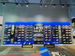 -阿迪达斯(武林银泰三叶草店)