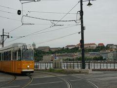 -多瑙河畔鞋履雕塑