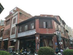 -松树干拌面店