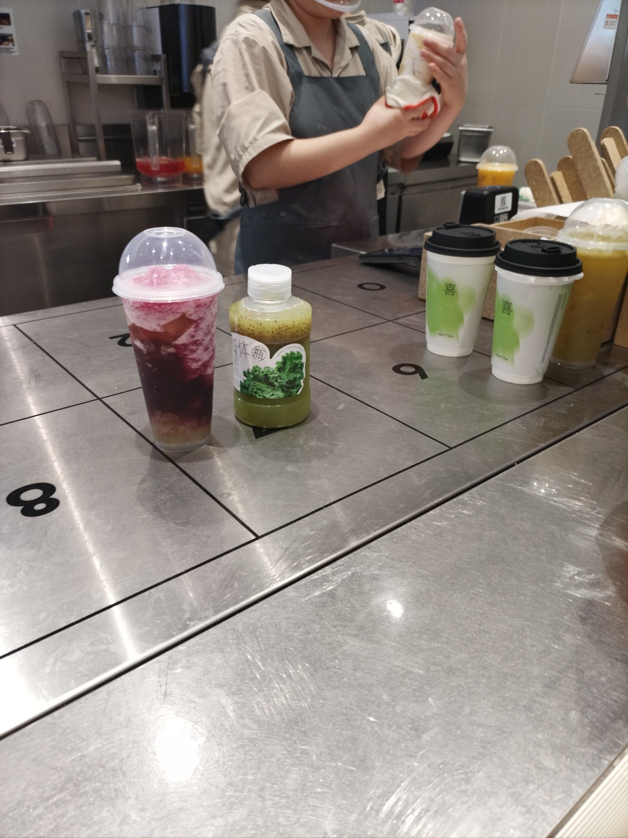 奶茶很好喝,小姐姐服务也很好,祝生意兴隆