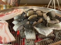 -围炉肉舍•炭烤活鳗•丹东海鲜烤肉(步行街店)