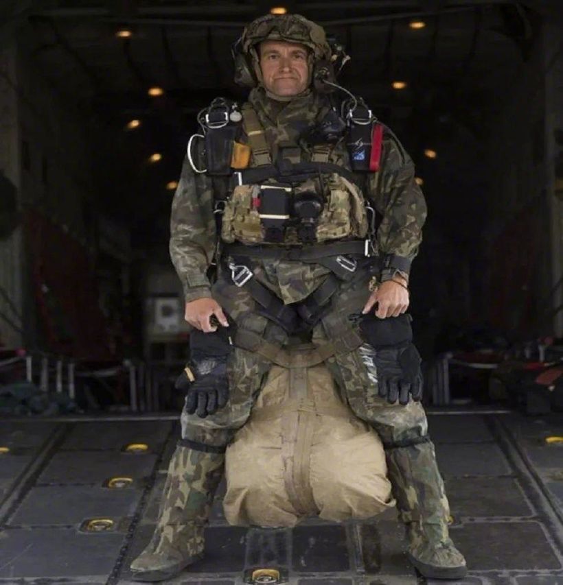 网络段子:美国伞兵的吊袋