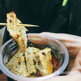 泡在茶油汤汁里的臭豆腐