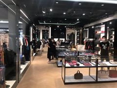 -GIVENCHY(佛罗伦萨小镇奥莱店)