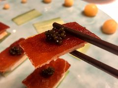 魚子醬乳豬件-东海朗廷酒店-唐阁T’ANG COURT 中餐厅