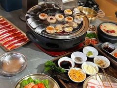 -围炉肉舍•炭烤活鳗•丹东海鲜烤肉(步行街店)