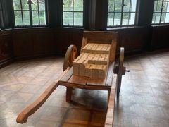 -Nathalie Djurberg与Hans Berg“牛皮纸包裹的月亮”-Prada荣宅当季展览