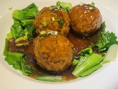 鸭蛋黄狮子头-闫府私房菜·老字号(恒隆店)