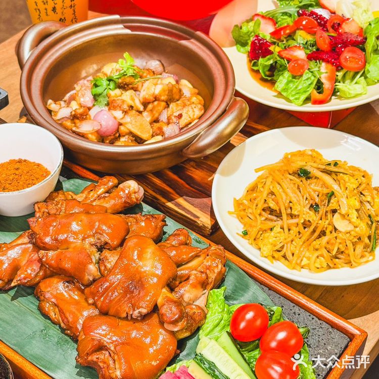 ️朝阳门新开了一家特色融合菜，中午领导请客