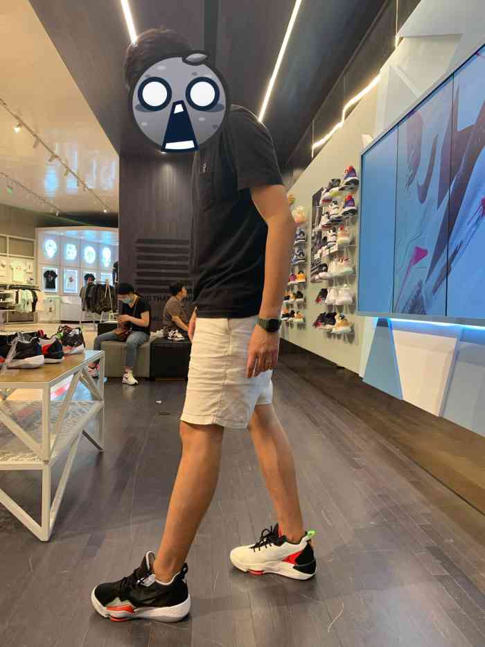 air jordan(东方福来德店)-"在东方福来德的一层很大的门店一眼就能.