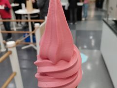 草莓冰激凌-宜家·瑞典风味餐厅(北京西红门店)