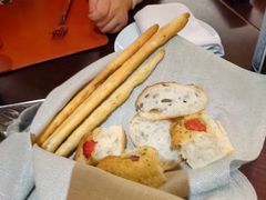 -卡佩罗意大利餐厅及酒吧Al Cappello Trattoria