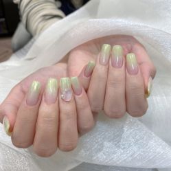 -花岐款式专研健康美甲沙龙